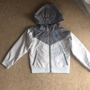 Nike rain jacket size 3t